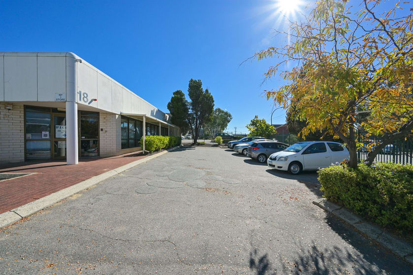Click to view all images 18A & 18B Fisher Street Belmont WA 6104 - Image 3