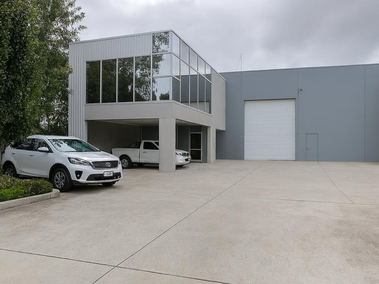 Click to view all images 26-28 Bando Road Springvale VIC 3171 - Image 1