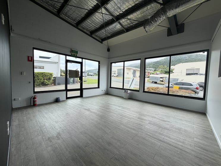 Click to view all images 1/6 Commerce Close Cannonvale QLD 4802 - Image 3