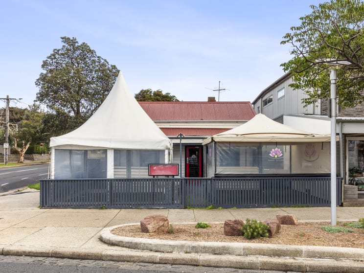 Click to view all images 37 Hitchcock Avenue Barwon Heads VIC 3227 - Image 2