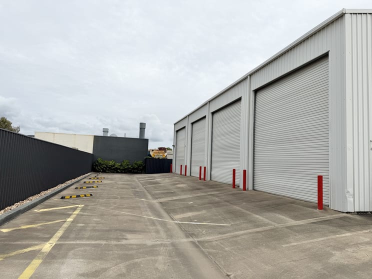 Click to view all images Unit 6/54 Keane Street Currajong QLD 4812 - Image 3