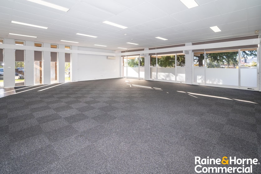 Click to view all images 2/66-70 Coleman Street Wagga Wagga NSW 2650 - Image 2