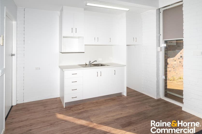 Click to view all images 2/66-70 Coleman Street Wagga Wagga NSW 2650 - Image 3