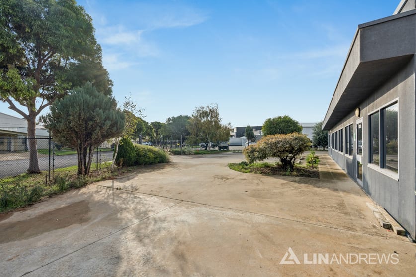 Click to view all images 18 Playford Crescent Salisbury North SA 5108 - Image 3