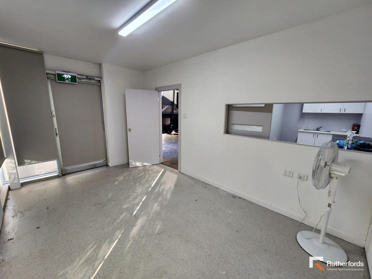 Click to view all images 10/4 Metrolink Circuit Campbellfield VIC 3061 - Image 3