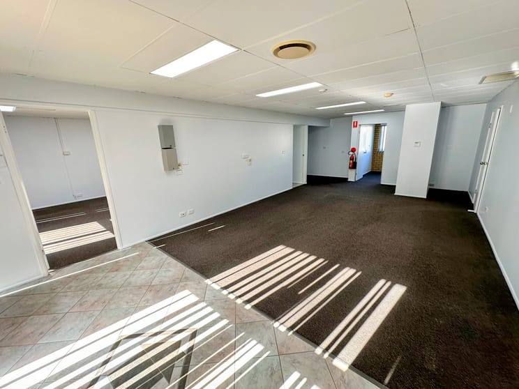 Click to view all images 3299 Logan Road Underwood QLD 4119 - Image 5
