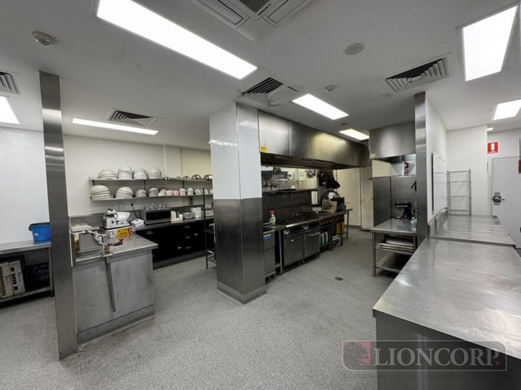 Click to view all images Woolloongabba QLD 4102 - Image 2