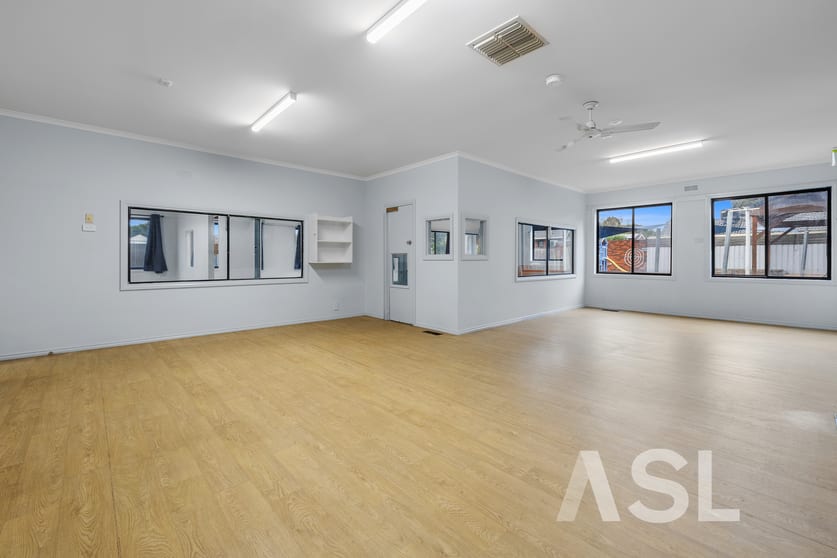 Click to view all images 291 Canterbury Road Bayswater North VIC 3153 - Image 3