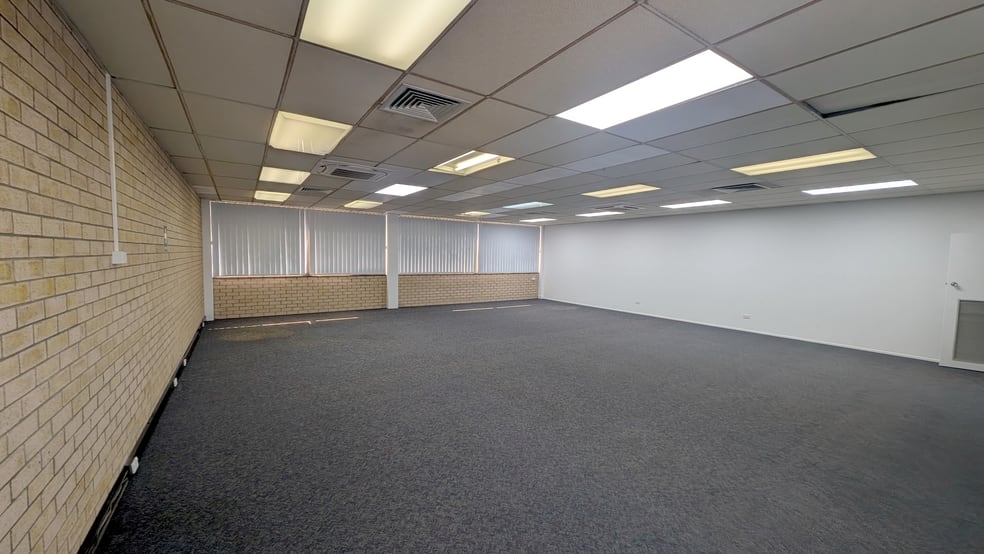Click to view all images 9/39-41 Tank Street Gladstone Central QLD 4680 - Image 2