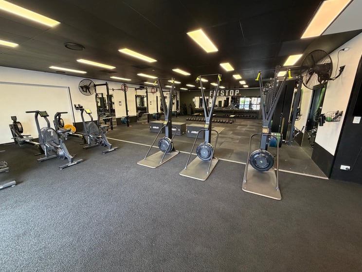 Click to view all images 1 & 2/143 Tingal Road Wynnum QLD 4178 - Image 2
