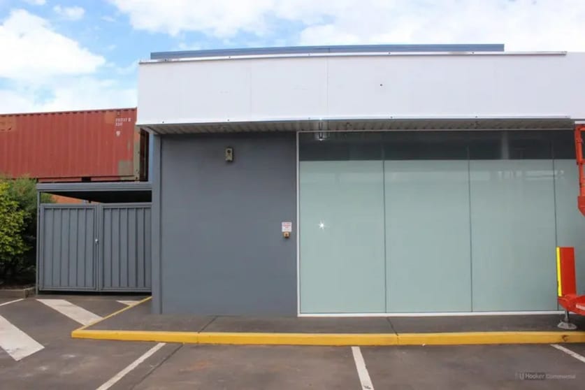Click to view all images 328-330 James Street Harristown QLD 4350 - Image 2