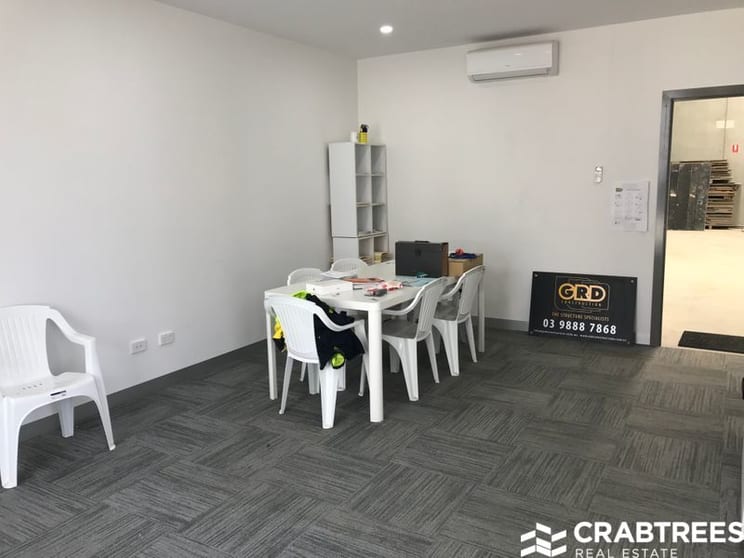 2/39 Howleys Road Notting Hill VIC 3168 - Image 3