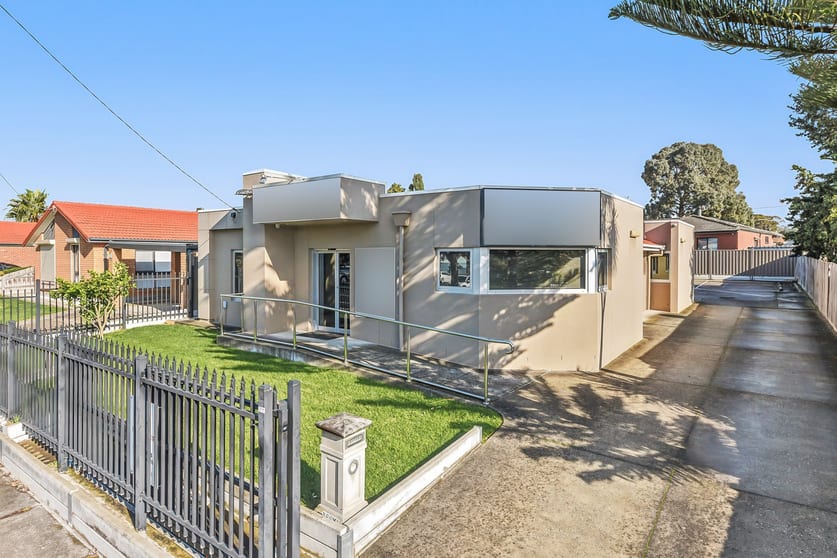 Click to view all images 11 Stuart Avenue Hampton Park VIC 3976 - Image 1