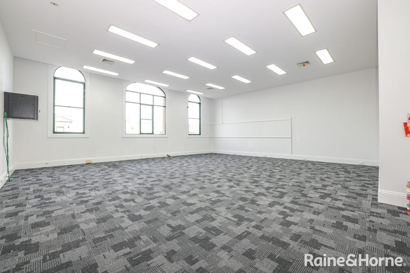 Click to view all images 99 William Street Bathurst NSW 2795 - Image 3