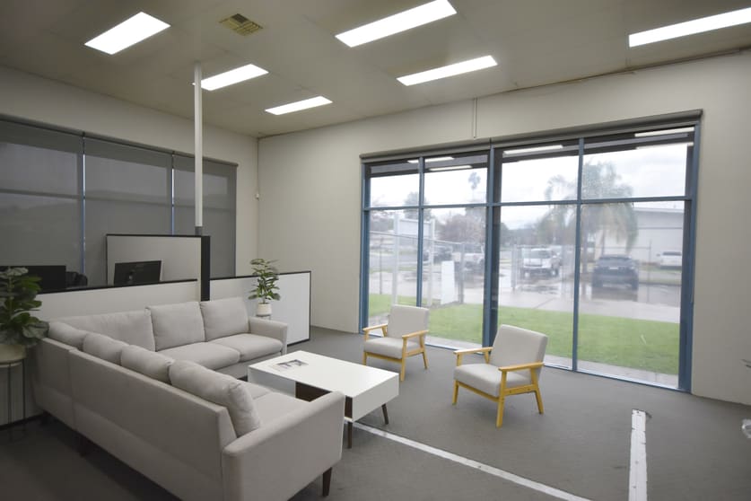 Click to view all images 1 & 2/314 Kiewa Street Albury NSW 2640 - Image 2