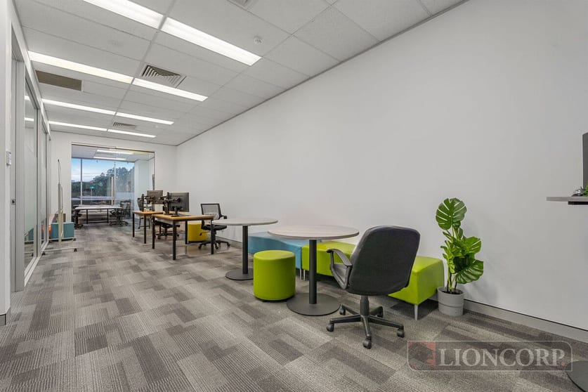 Click to view all images Upper Mount Gravatt QLD 4122 - Image 2