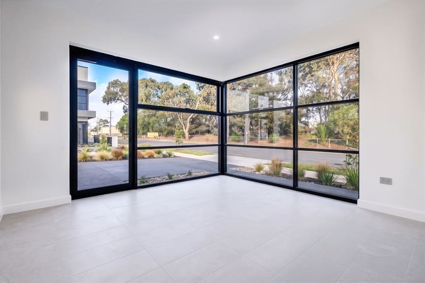 Click to view all images 18 Lipson Street Port Adelaide SA 5015 - Image 3