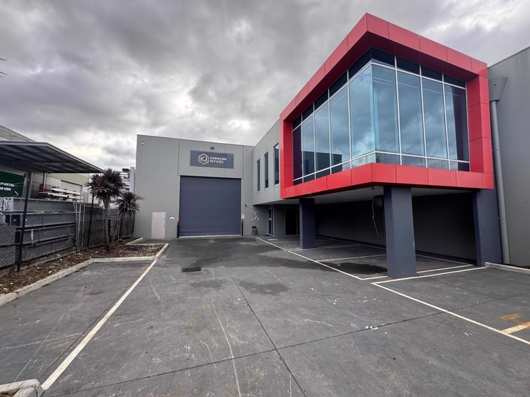 Click to view all images 20A Yellowbox Drive Craigieburn VIC 3064 - Image 3