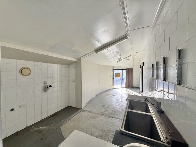 Click to view all images 3B/76 Shute Harbour Road Cannonvale QLD 4802 - Image 1
