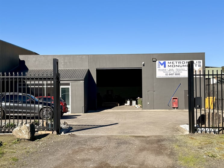 Click to view all images 2/86 Wedge Street Epping VIC 3076 - Image 2