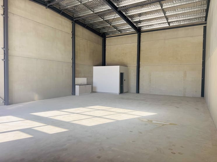 Unit 2, 29 Accolade Avenue Morisset NSW 2264 - Image 2