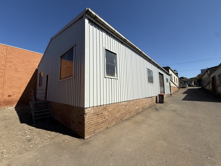Click to view all images 2/13 Lorraine Street Peakhurst NSW 2210 - Image 2