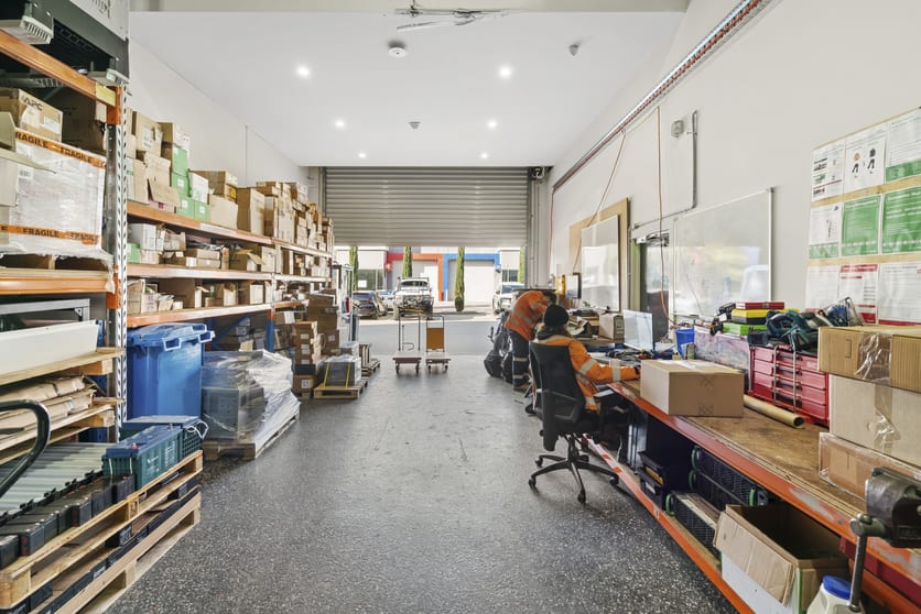 Click to view all images Unit 4/15 Thackray Road Port Melbourne VIC 3207 - Image 2