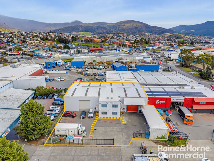 Click to view all images Unit 2/11A Lampton Avenue Derwent Park TAS 7009 - Image 1