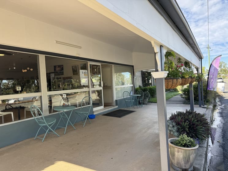Click to view all images 28 Lister Street Monto QLD 4630 - Image 2