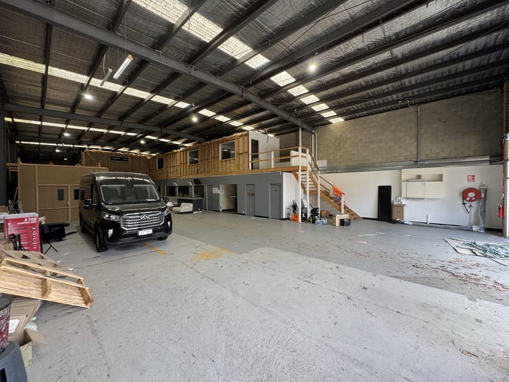 Click to view all images 2/10 Rushdale Street Knoxfield VIC 3180 - Image 5