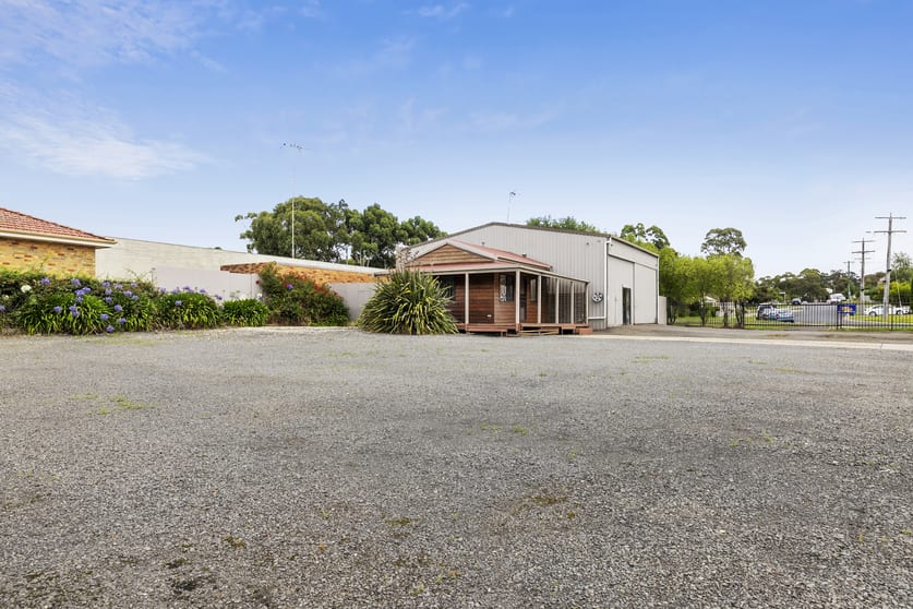 Click to view all images 1164 Geelong Road Mount Clear VIC 3350 - Image 1