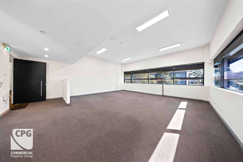 Click to view all images C-303/16 Wurook Circuit Caringbah NSW 2229 - Image 3