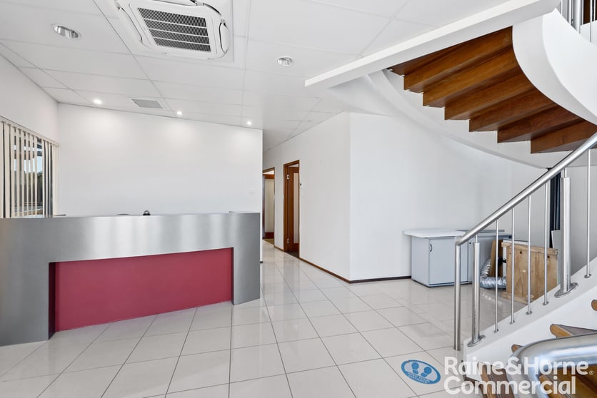 Click to view all images 1/6-8 Discovery Lane Mount Pleasant QLD 4740 - Image 2