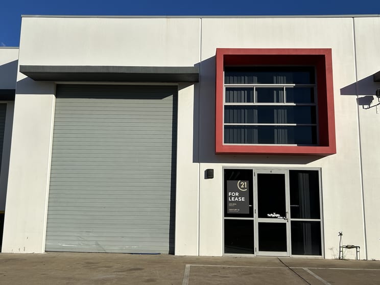 Click to view all images 4/6 Victory East Street Urangan QLD 4655 - Image 1