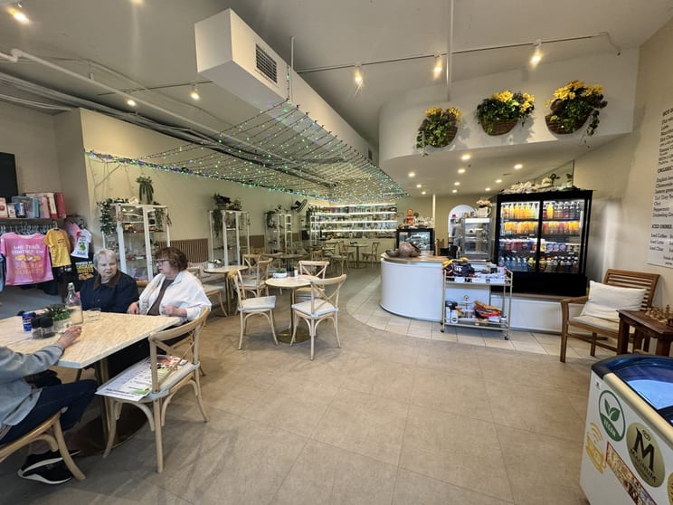 Click to view all images 22/121 Mooloolaba Esplanade Mooloolaba QLD 4557 - Image 3