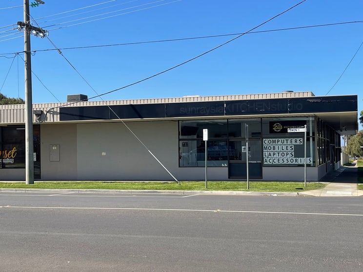 Click to view all images 44 Lemon Avenue Mildura VIC 3500 - Image 2