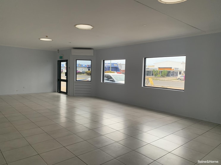 Click to view all images 1/100 Hanson Road Gladstone Central QLD 4680 - Image 3