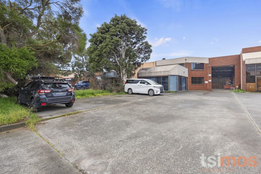 Click to view all images 42 Hinkler Road Mordialloc VIC 3195 - Image 2
