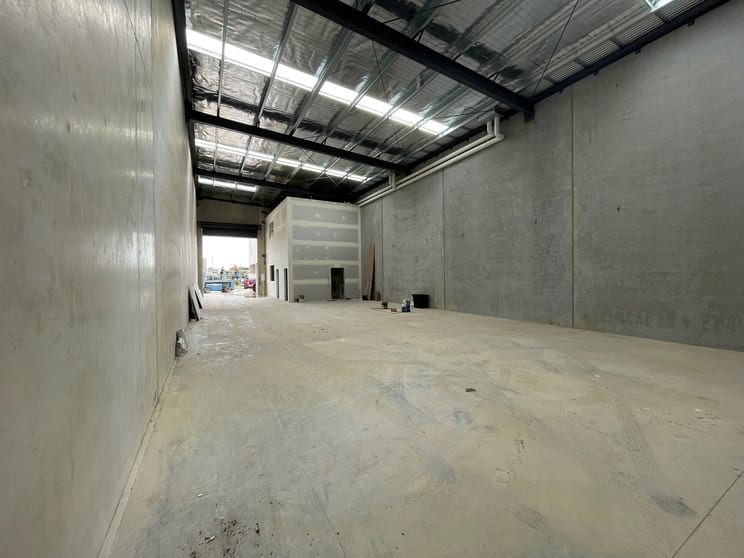 Click to view all images 32 Robbins Circuit Williamstown North VIC 3016 - Image 3