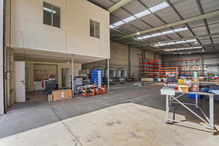 Click to view all images 1/37-39 Devlan Street Mansfield QLD 4122 - Image 3