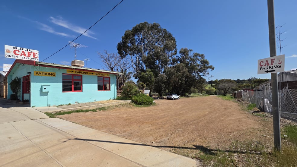 Click to view all images 4629 Great Eastern Highway Bakers Hill WA 6562 - Image 3