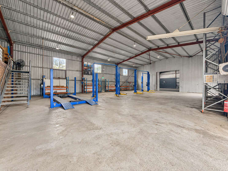 Click to view all images 1 Station Street Branxton NSW 2335 - Image 3