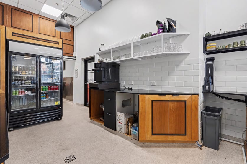 Click to view all images Victoria Towers 1/34 Scarborough Street Southport QLD 4215 - Image 3