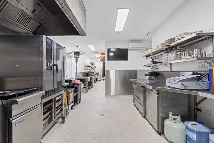Click to view all images Victoria Towers 1/34 Scarborough Street Southport QLD 4215 - Image 5