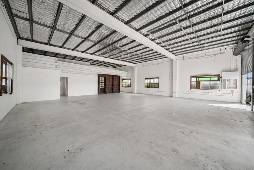 Click to view all images 22 Christine Avenue Miami QLD 4220 - Image 2