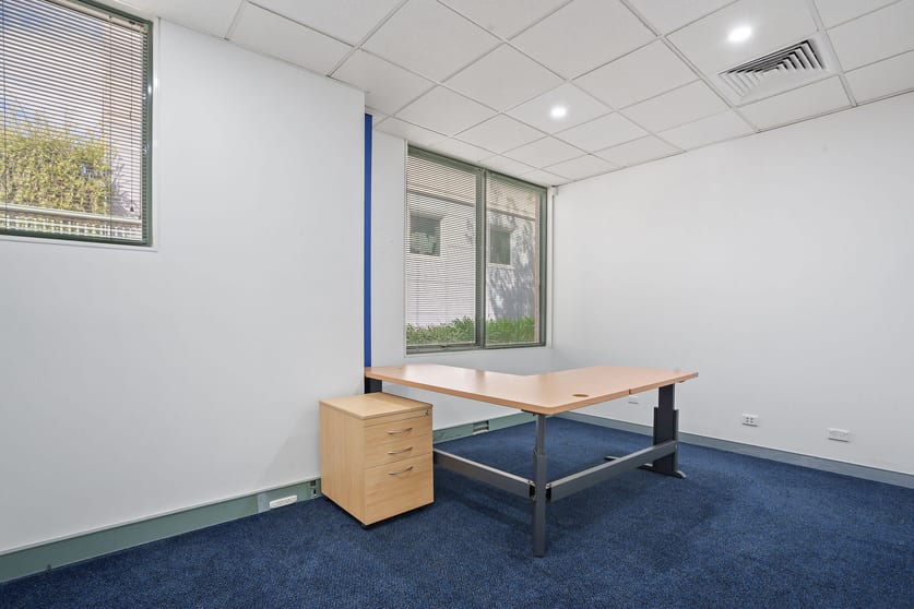Click to view all images 2/7 Napier Close Deakin ACT 2600 - Image 2