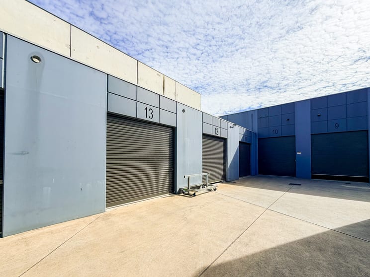 Click to view all images 13 Cave Place Clyde North VIC 3978 - Image 3