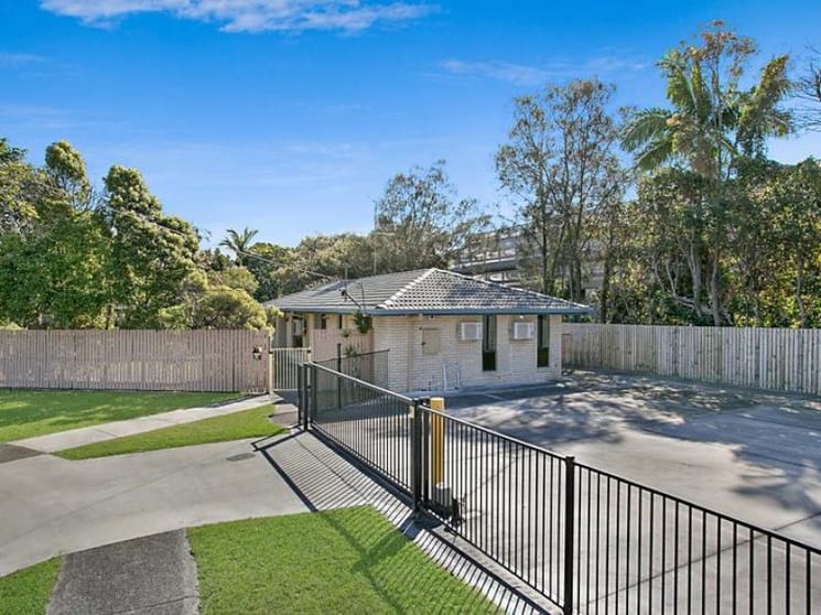 Click to view all images 23 Le Mans Drive Mermaid Waters QLD 4218 - Image 2