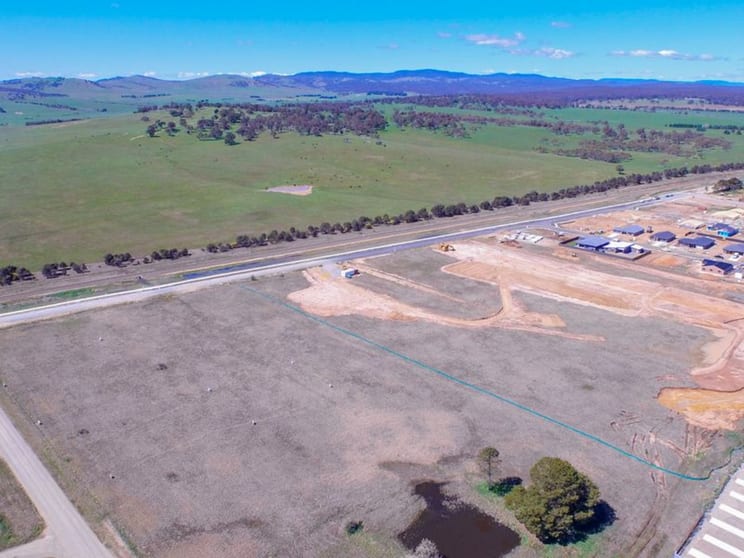 Click to view all images 45 King Street Bungendore NSW 2621 - Image 3