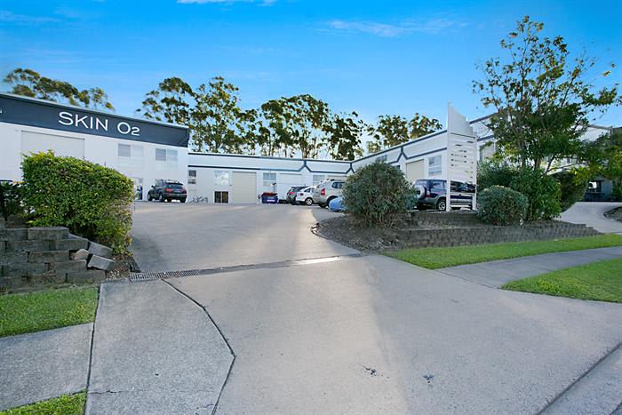 Click to view all images 2/47 Taree Street Burleigh Heads QLD 4220 - Image 1